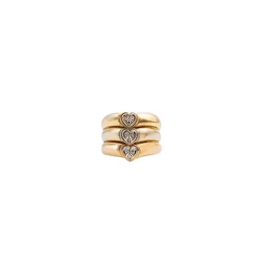 Anel em ouro tricolor com corações de diamantes