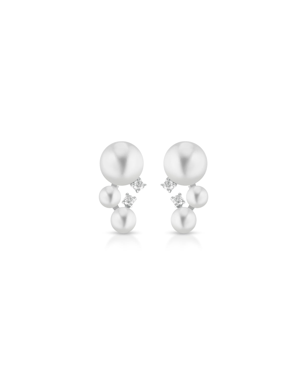 Brincos em ouro branco, pérola natural e diamantes