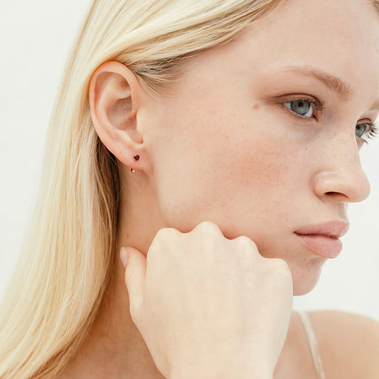 Earrings in gold and ruby