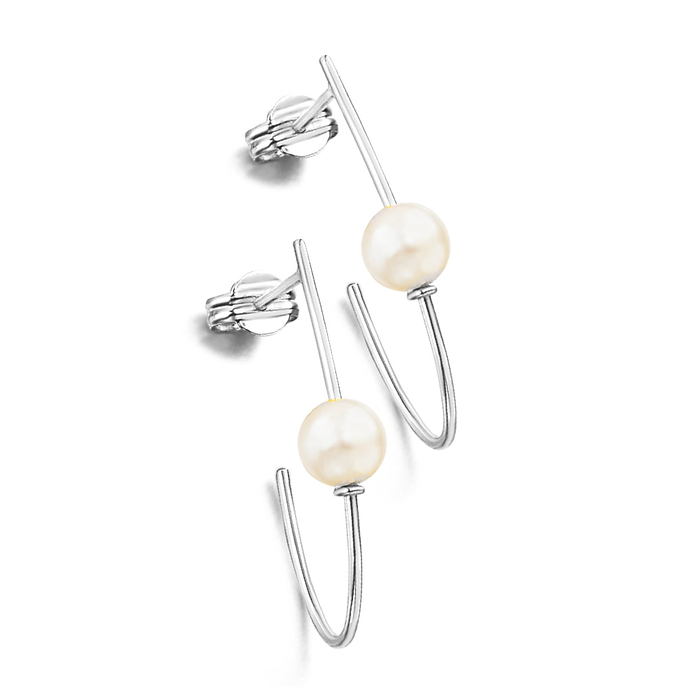 Brincos modelo argola em ouro branco e pérola