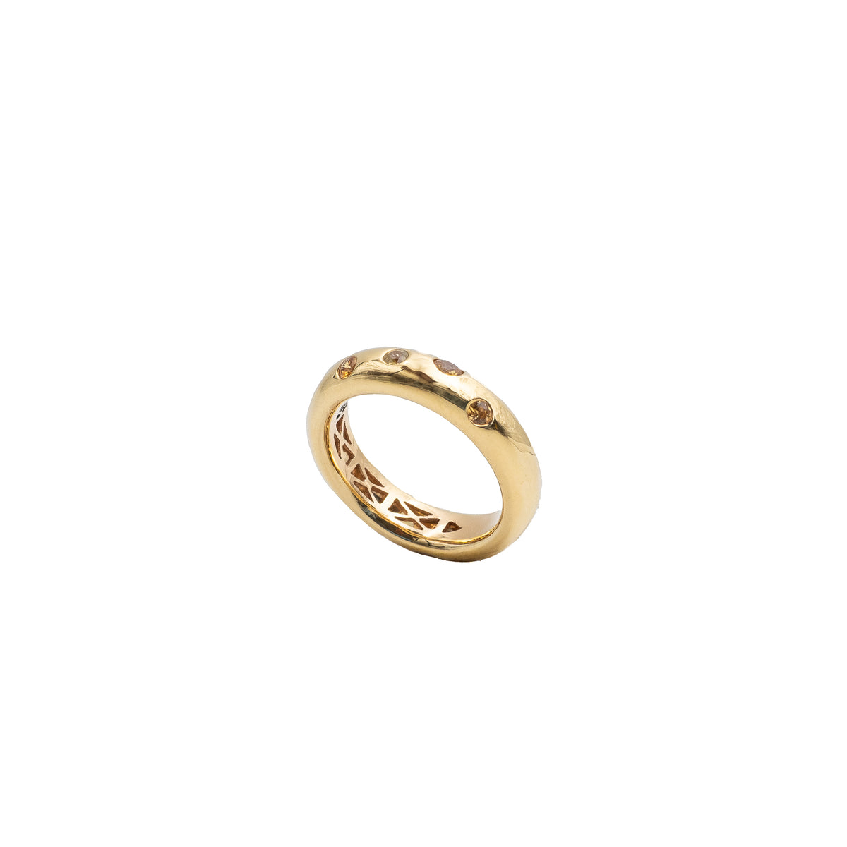 Wedding band in gold and yellow and orange sapphires.