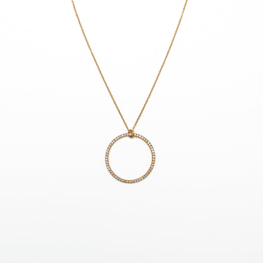 Fio em ouro com aro de diamantes