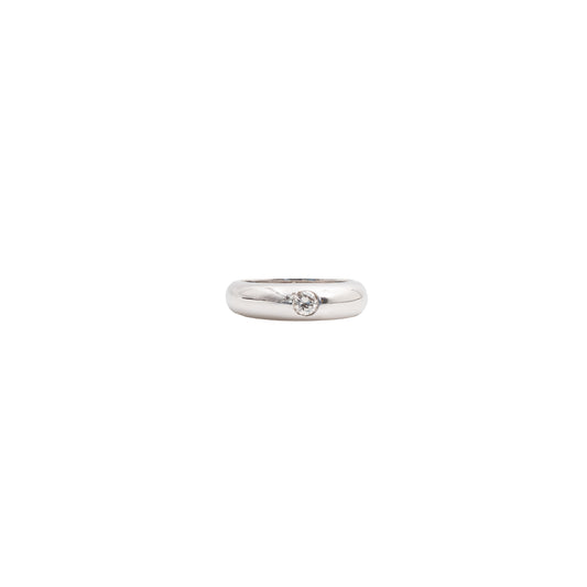 Anel em ouro branco e diamante central