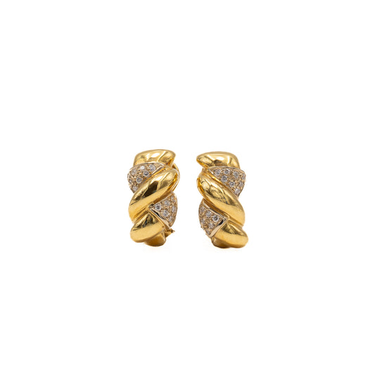 Brincos modelo argola entrelaçados com ouro e diamantes